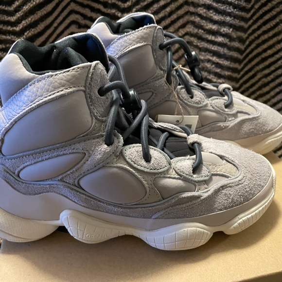 Yeezy 500 size 6 main image 7